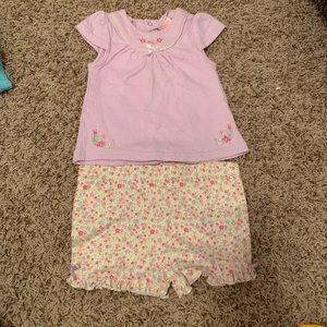 Adorable, spring two piece set with top and shorts